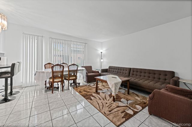 1925 Nicholas Court, Warren, MI 48092