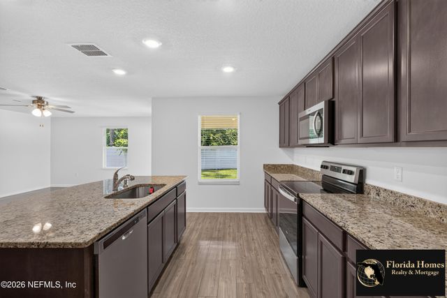 8515 LAKE GEORGE Circle E, Macclenny, FL 32063