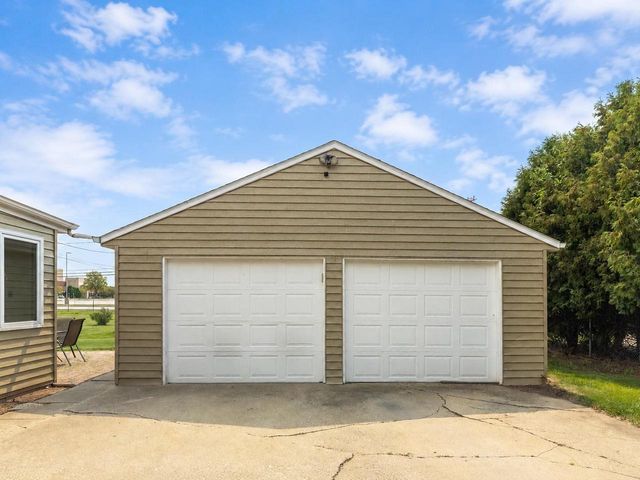 123 JEAN STREET, Combined Locks, WI 54113