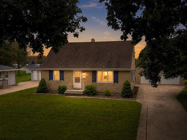 123 JEAN STREET, Combined Locks, WI 54113