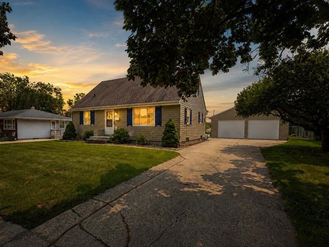 123 JEAN STREET, Combined Locks, WI 54113