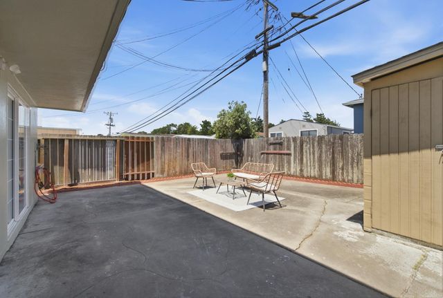 201 Springdale Drive, Pacifica, CA 94044