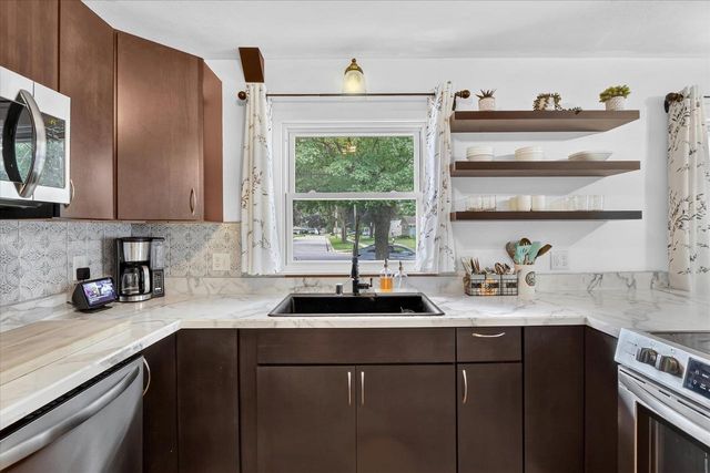 1030 SW Harmony Circle, Janesville, WI 53545