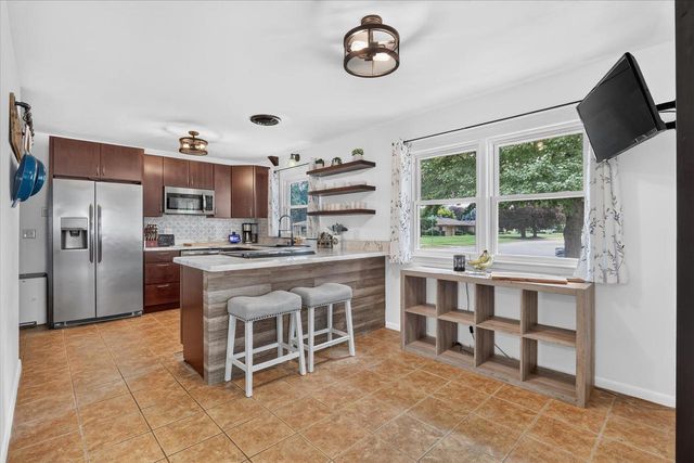 1030 SW Harmony Circle, Janesville, WI 53545