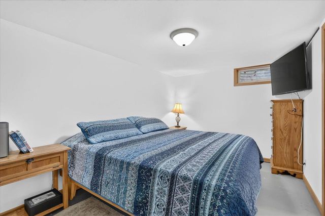 1030 SW Harmony Circle, Janesville, WI 53545