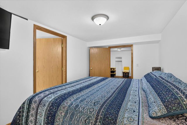 1030 SW Harmony Circle, Janesville, WI 53545