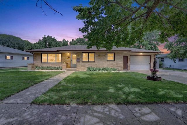 1030 SW Harmony Circle, Janesville, WI 53545