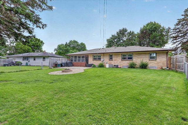 1030 SW Harmony Circle, Janesville, WI 53545