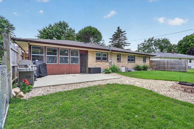 1030 SW Harmony Circle, Janesville, WI 53545