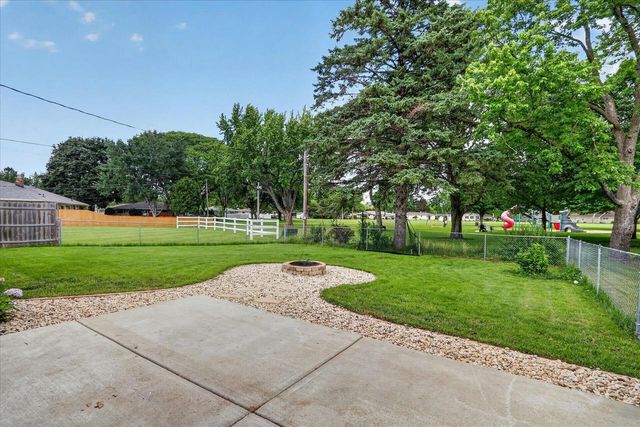 1030 SW Harmony Circle, Janesville, WI 53545