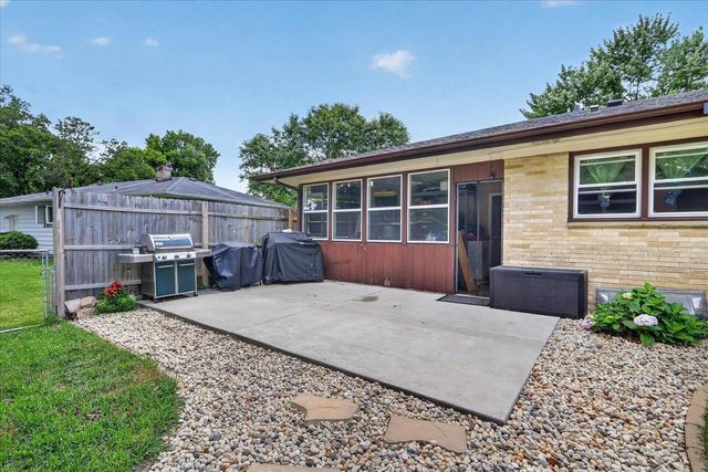 1030 SW Harmony Circle, Janesville, WI 53545