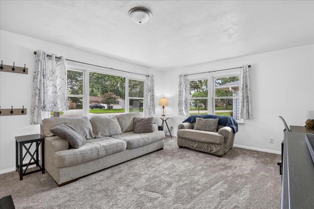 1030 SW Harmony Circle, Janesville, WI 53545
