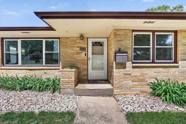 1030 SW Harmony Circle, Janesville, WI 53545