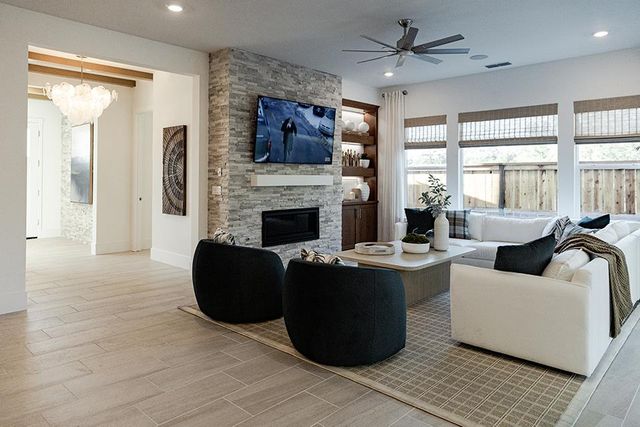 5752 Golden Pond Dr, Rocklin, CA 95677