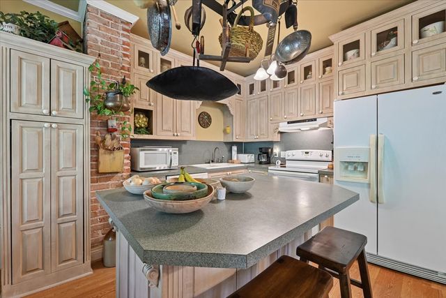 2115 E 17th Place, Tulsa, OK 74104