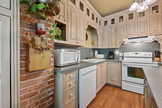 2115 E 17th Place, Tulsa, OK 74104