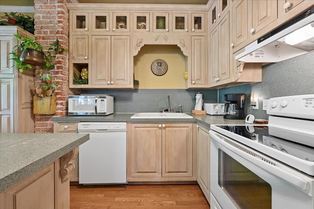 2115 E 17th Place, Tulsa, OK 74104