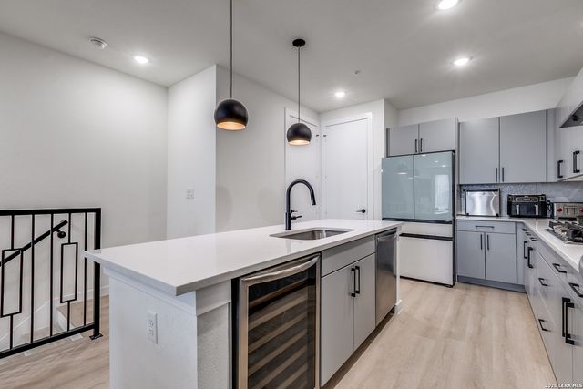 719 E Locust St Unit 4110, San Antonio, TX 78212