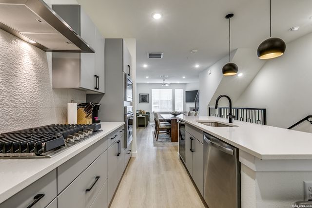 719 E Locust St Unit 4110, San Antonio, TX 78212