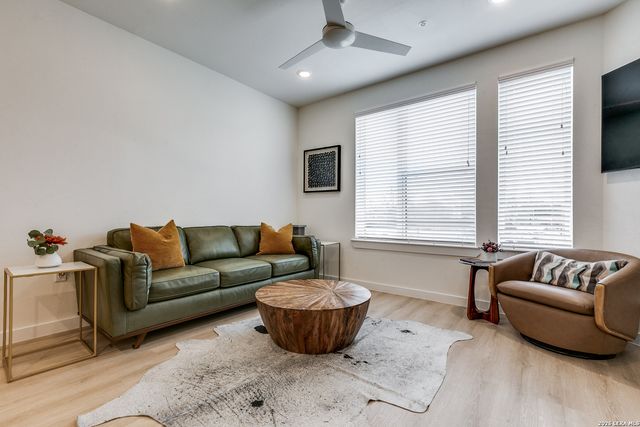 719 E Locust St Unit 4110, San Antonio, TX 78212