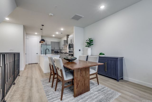 719 E Locust St Unit 4110, San Antonio, TX 78212