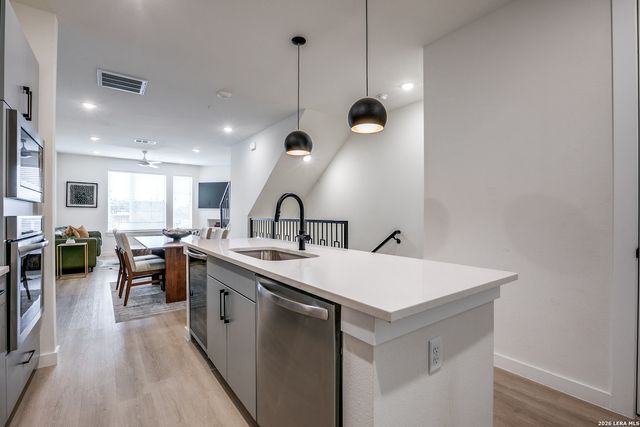 719 E Locust St Unit 4110, San Antonio, TX 78212