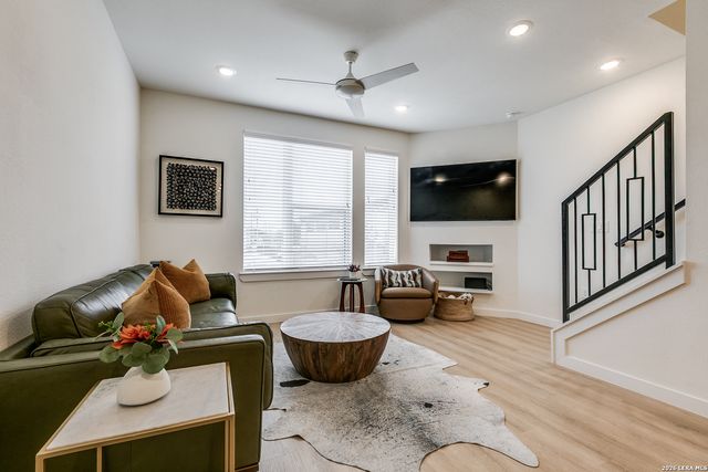 719 E Locust St Unit 4110, San Antonio, TX 78212