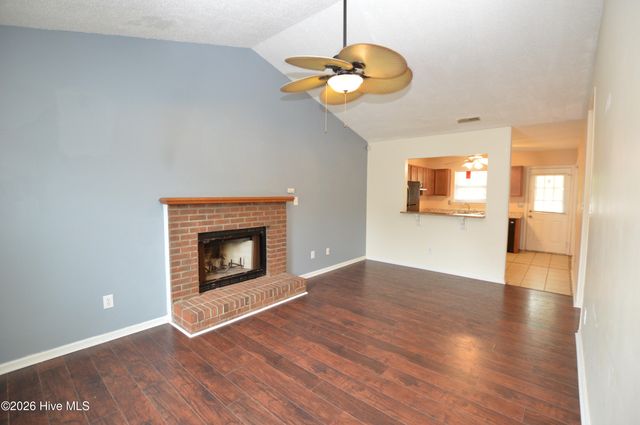 109 Live Oak Court, Midway Park, NC 28544