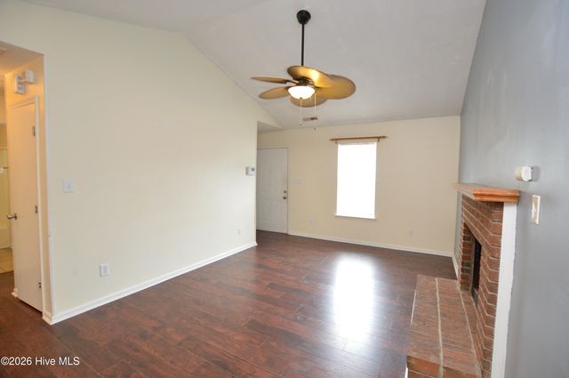 109 Live Oak Court, Midway Park, NC 28544