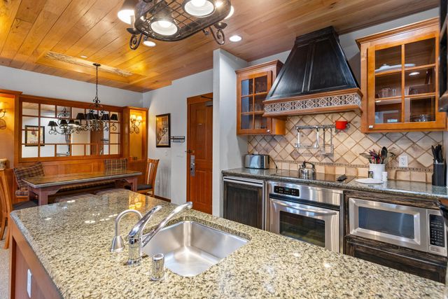 1985 Olympic Valley Rd Unit 216 2-216, Olympic Valley, CA 96146