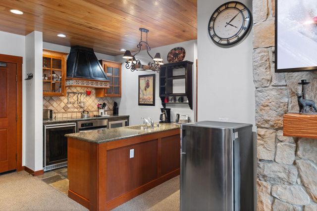 1985 Olympic Valley Rd Unit 216 2-216, Olympic Valley, CA 96146