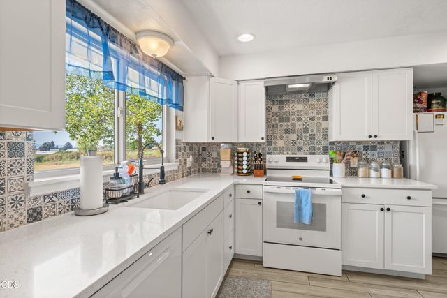 728 W Valley View, Ashland, OR 97520