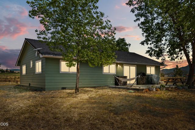 728 W Valley View, Ashland, OR 97520
