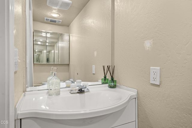 728 W Valley View, Ashland, OR 97520