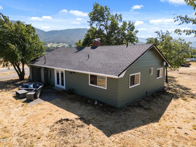 728 W Valley View, Ashland, OR 97520