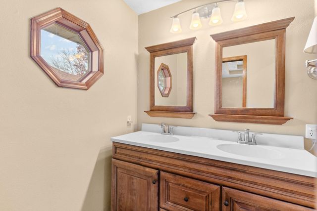 204 N Meadow Street, Nixa, MO 65714