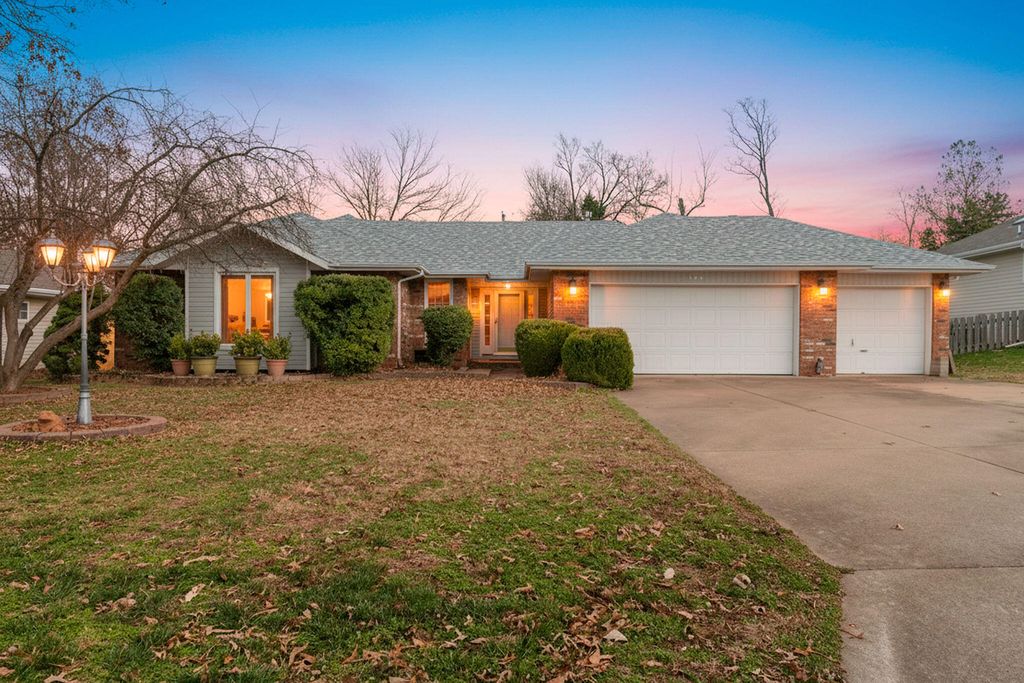 204 N Meadow Street, Nixa, MO 65714