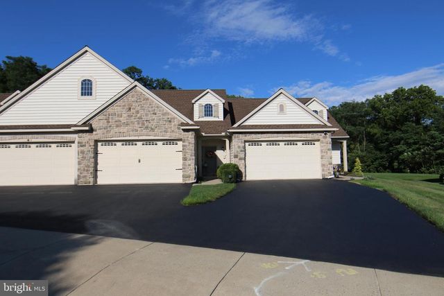 7 PFAUTZ CIR, Elizabethtown, PA 17022