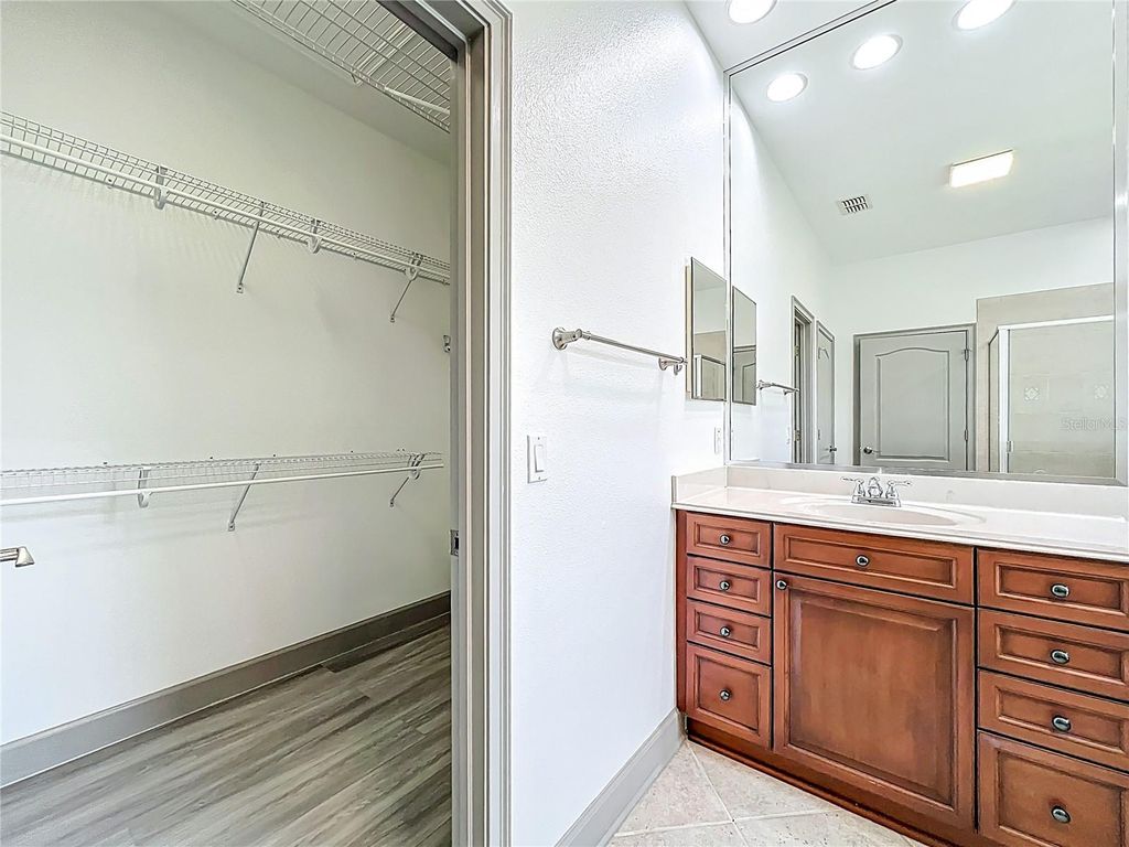 Image 38 of property listing at 6953 TETTENHALL LANE, Windermere, FL 34786