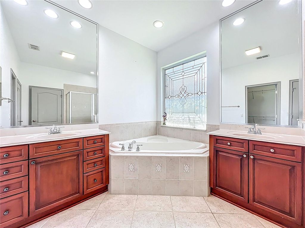 Image 41 of property listing at 6953 TETTENHALL LANE, Windermere, FL 34786