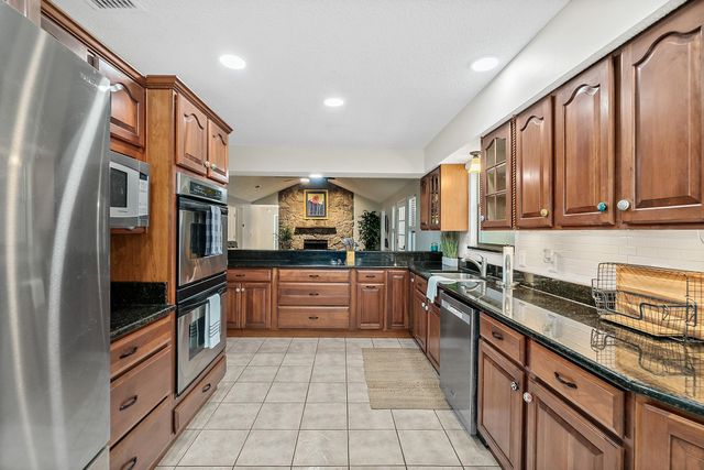 5351 Gathering Oaks Ct, Jacksonville, FL 32258
