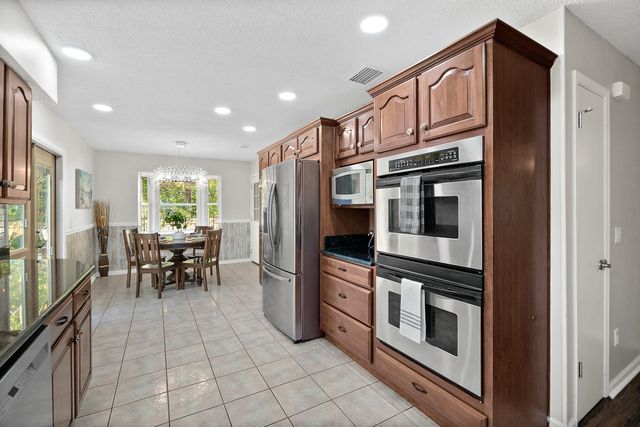 5351 Gathering Oaks Ct, Jacksonville, FL 32258