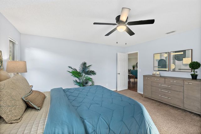 5351 Gathering Oaks Ct, Jacksonville, FL 32258