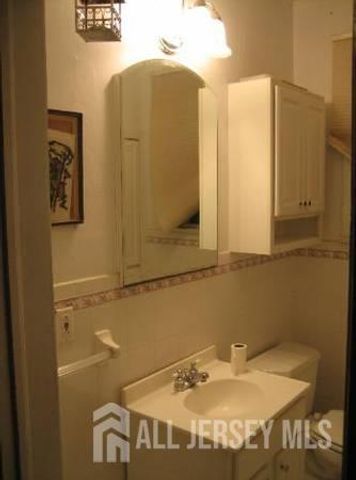 15 Dix Street, New Brunswick, NJ 08901