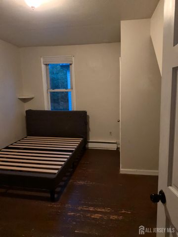 15 Dix Street, New Brunswick, NJ 08901