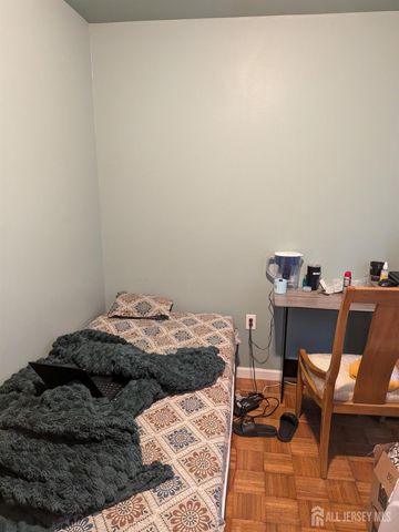 15 Dix Street, New Brunswick, NJ 08901