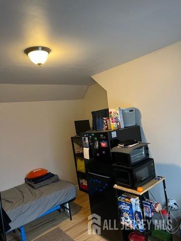 15 Dix Street, New Brunswick, NJ 08901