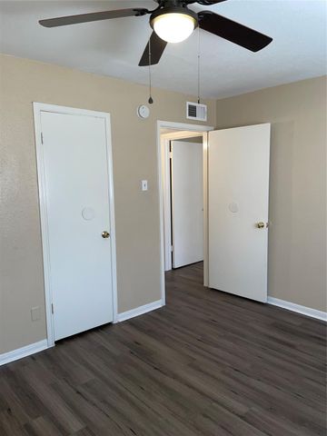 4710 Airport Boulevard 203, Houston, TX 77048