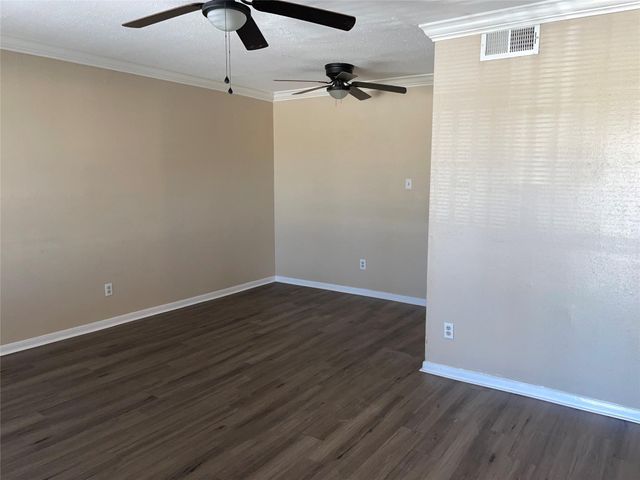 4710 Airport Boulevard 203, Houston, TX 77048