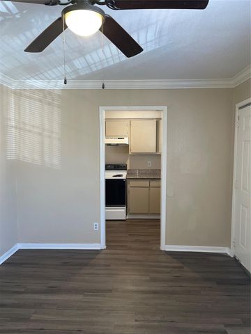 4710 Airport Boulevard 203, Houston, TX 77048